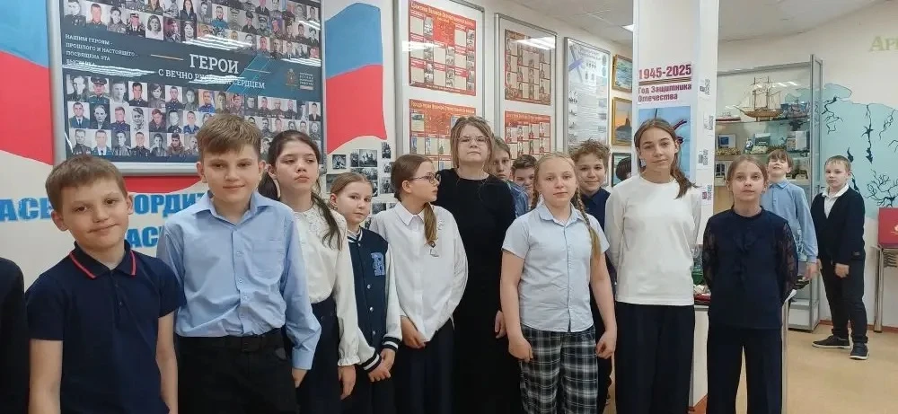 Сегодня 4д класс отправился в путешествие в школьный музей. Каждый экспонат здесь — не просто вещь, 