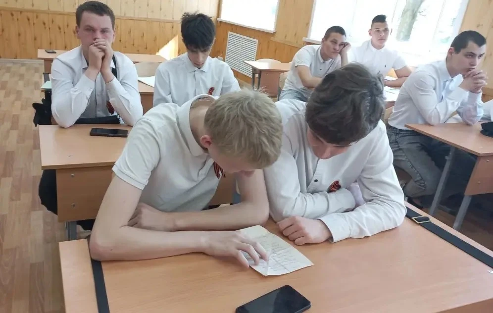 ✅В группе СВ-25 с куратором Кретовой Р.В.прошел классный час на тему "Судьбы, опаленные войной". Сту