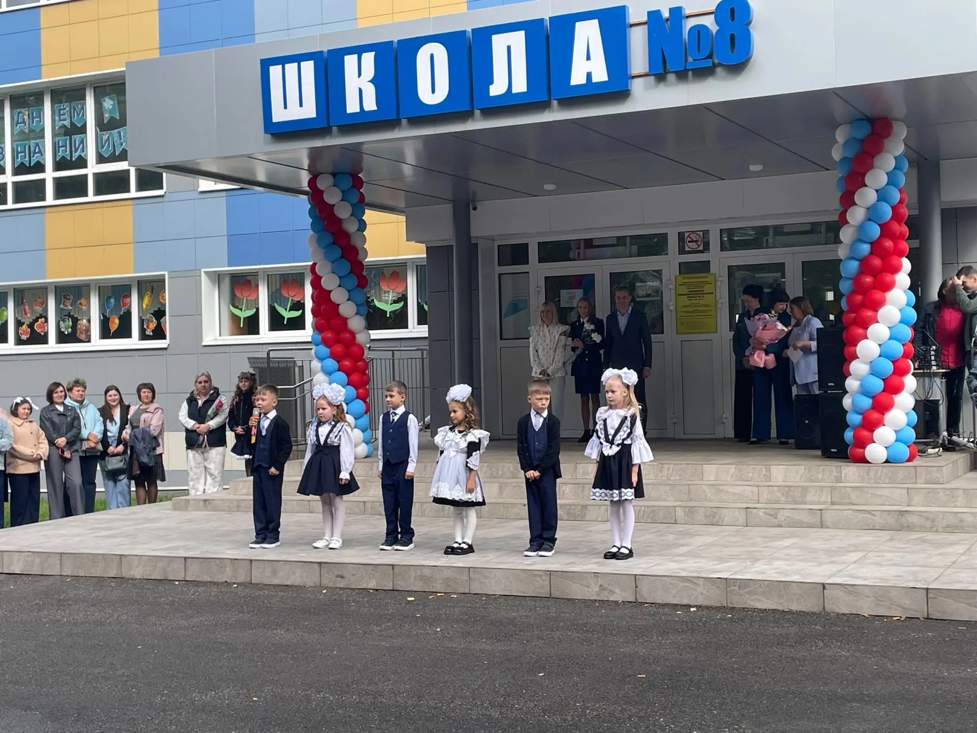 🍁1 сентября- Торжественная линейка, посвященная Дню Знаний.