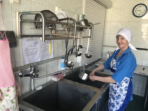 В ОКОУ " Обоянская школа-интернат' на постоянную работу требуется кухонный работник. Ст...