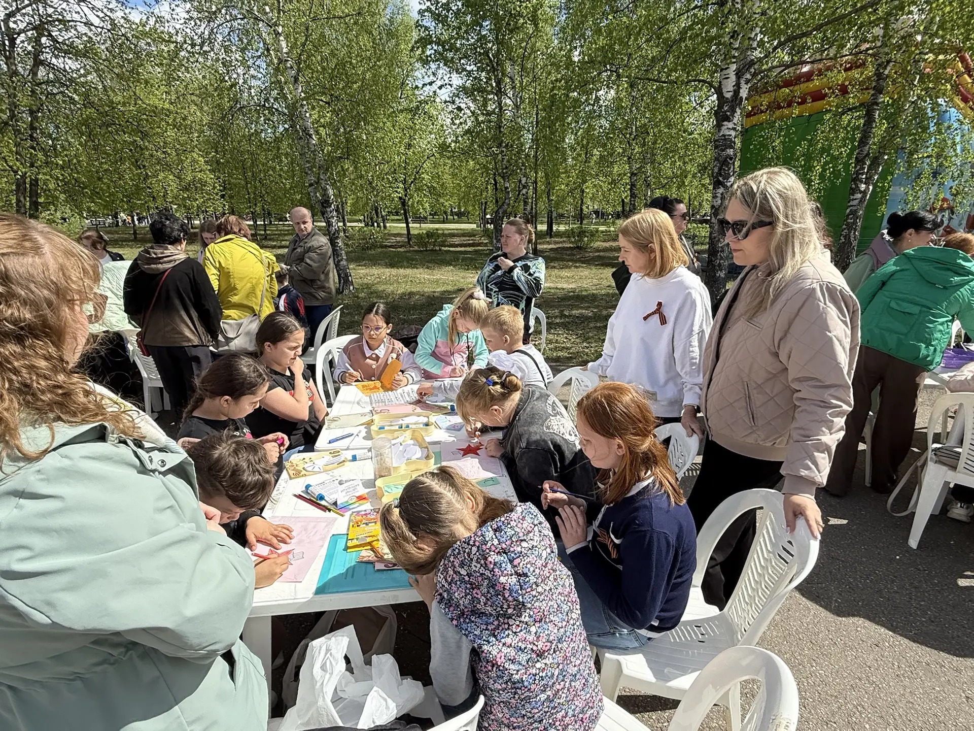 В парке «Радуга» прошёл мастер-класс «Открытка для ветерана»✂️🎨
Учителя  дефектологи Рухлина Е.А., 