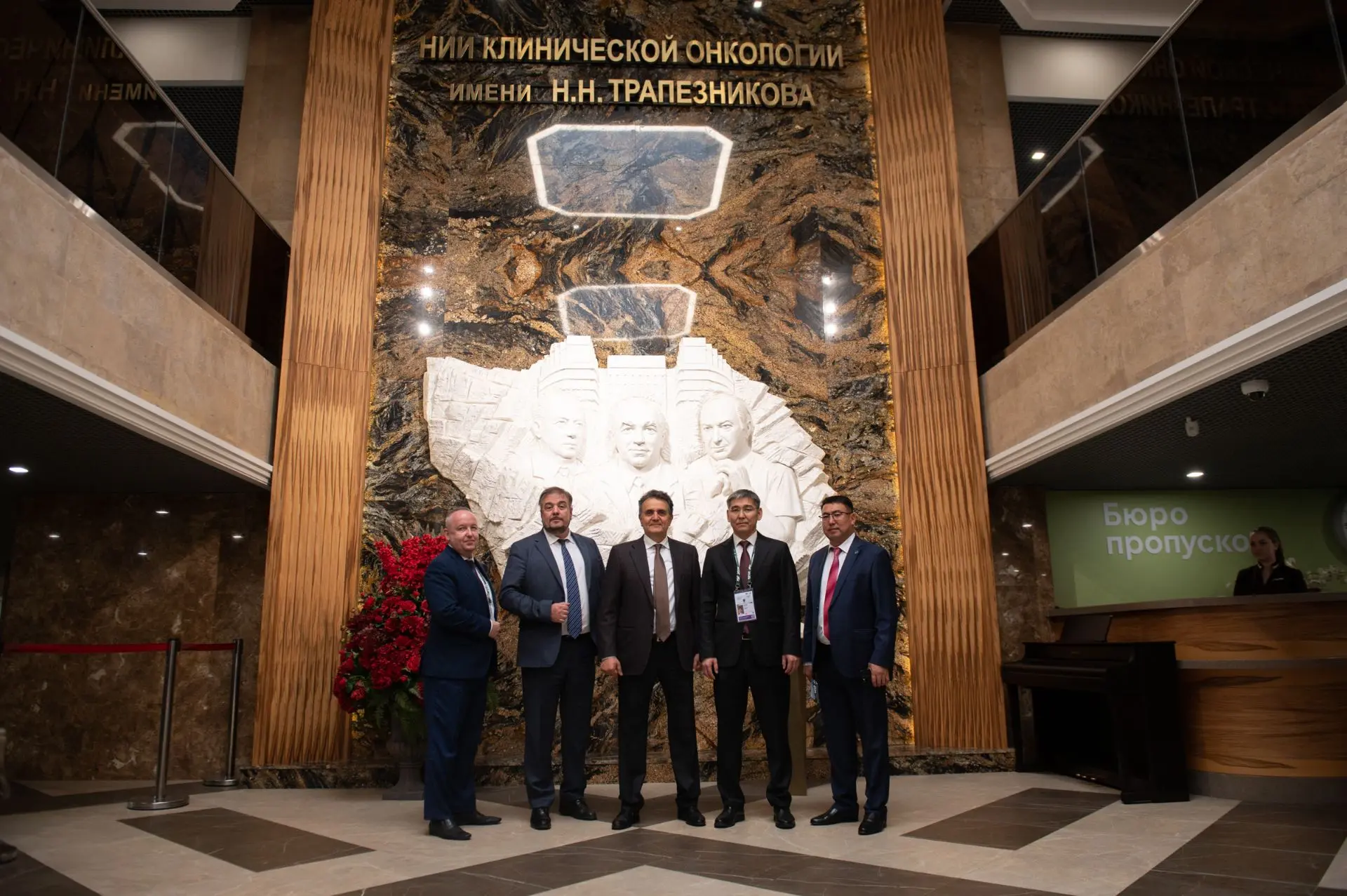 🇰🇬Министр здравоохранения Киргизской Республики Дамирбек Осмонов посетил НМИЦ онколог...
