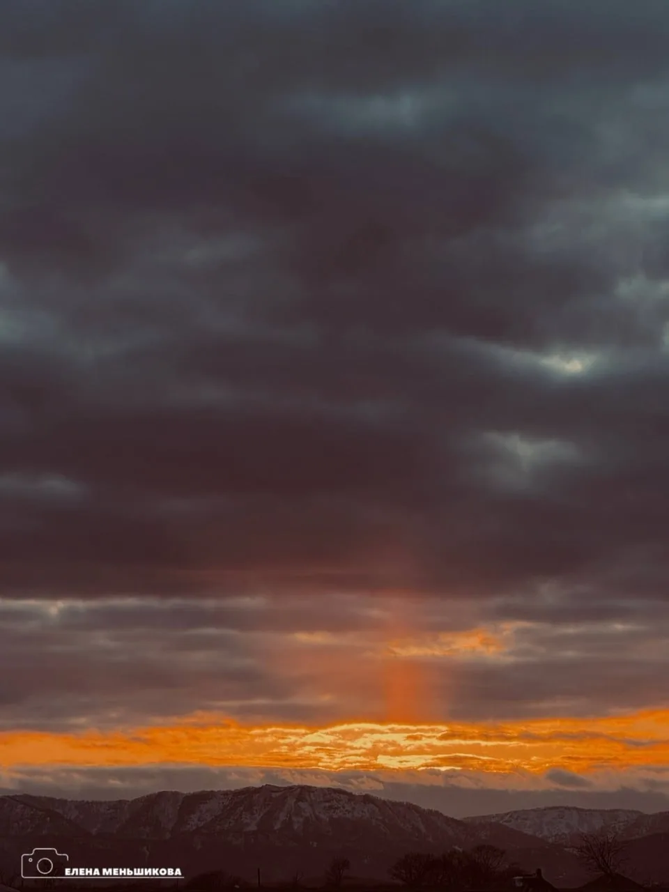Как прекрасна и удивительна наша природа! 🌇  Делимся потрясающими кадрами заката от https://t.me/lov