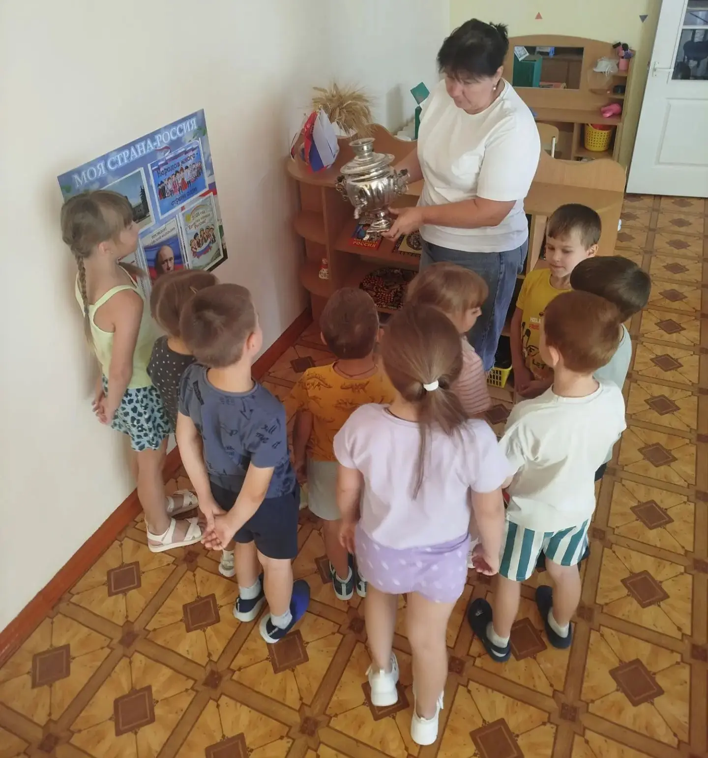 В ГОСТЯХ У САМОВАРА
