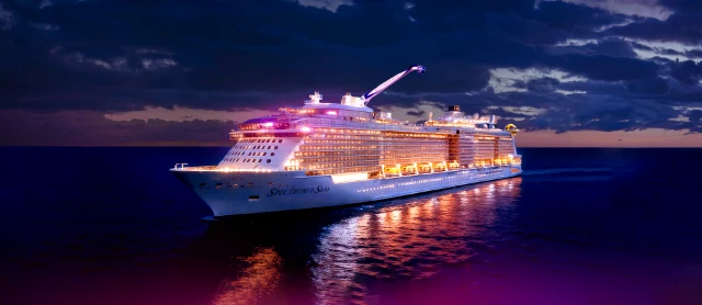 Начните 2027 год на на борту инновационного лайнера Spectrum of the Seas 5* в увлекател...