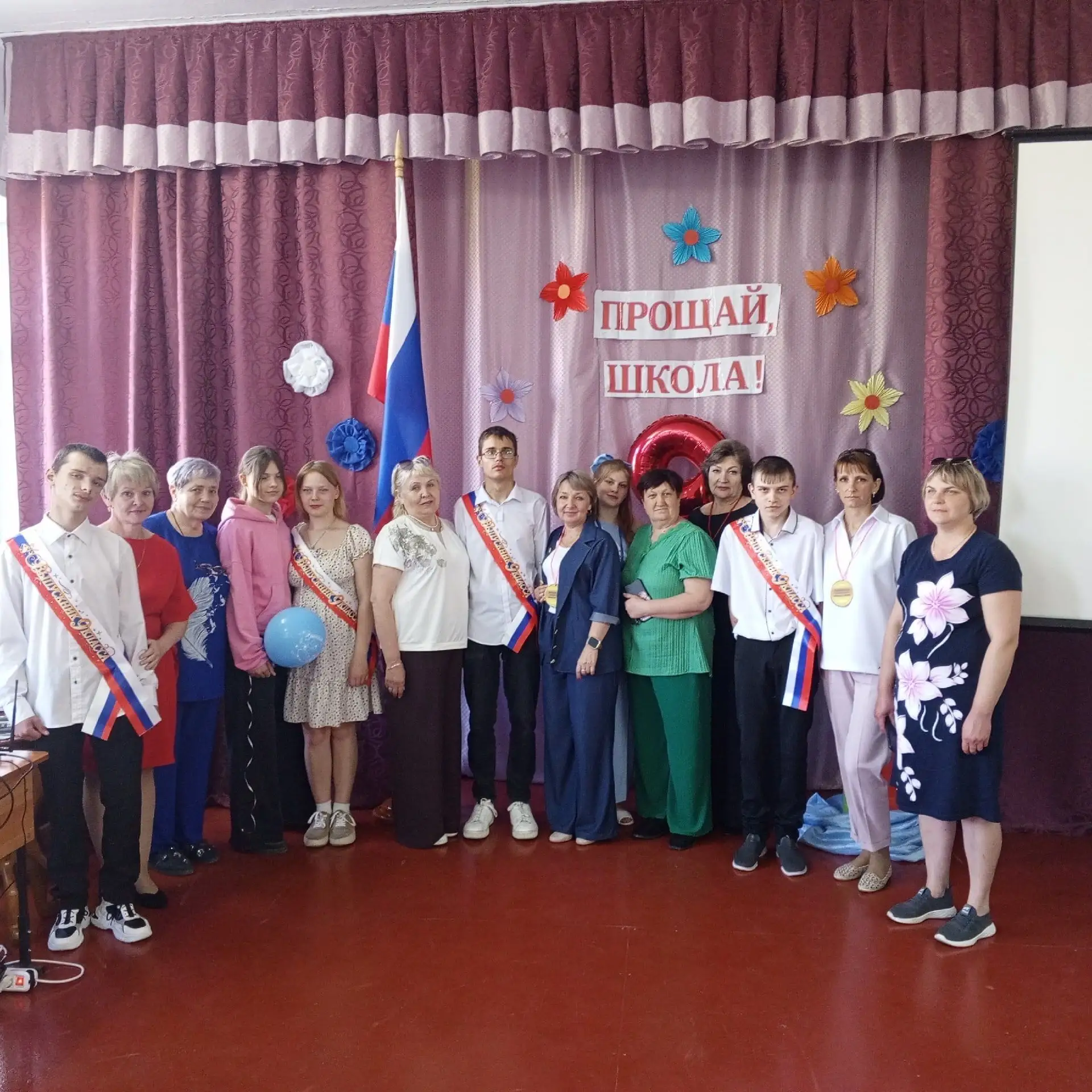 🎉 Сегодня особенный день для нашей школы! 🎉Мы с гордостью поздравляем наших выпускник...