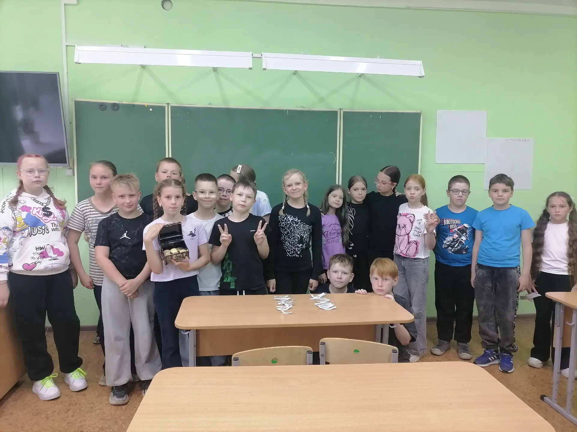 Лагерь. День 13 - Камчатская область
🌋 
Если сверху смотреть на Камчатку-глыбу,
Можно увидеть гиган