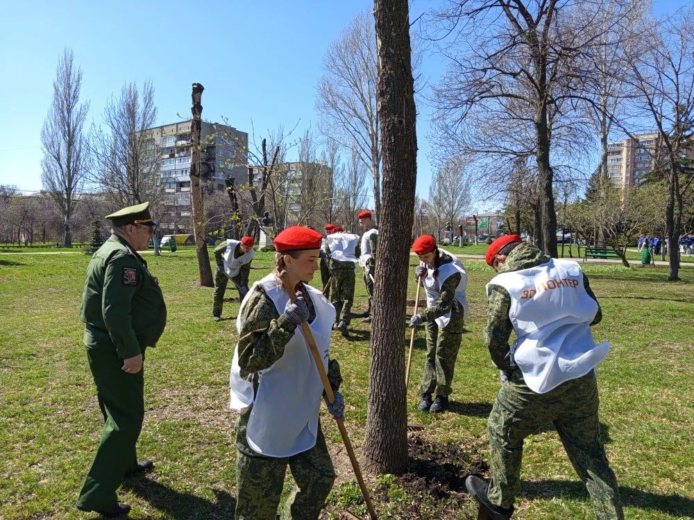 Обучающиеся МБОУ «Школа № 121» г.о. Самара приняли участие в городском субботнике в Парке Победы в р