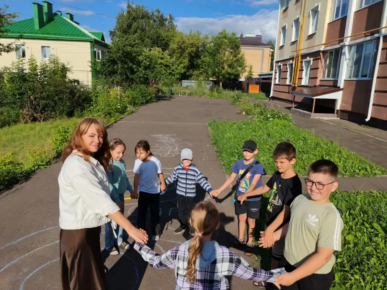 Самый тёплый хоровод: звонкий, весёлый и очень дружный. Вместе со специалистами и детьм...