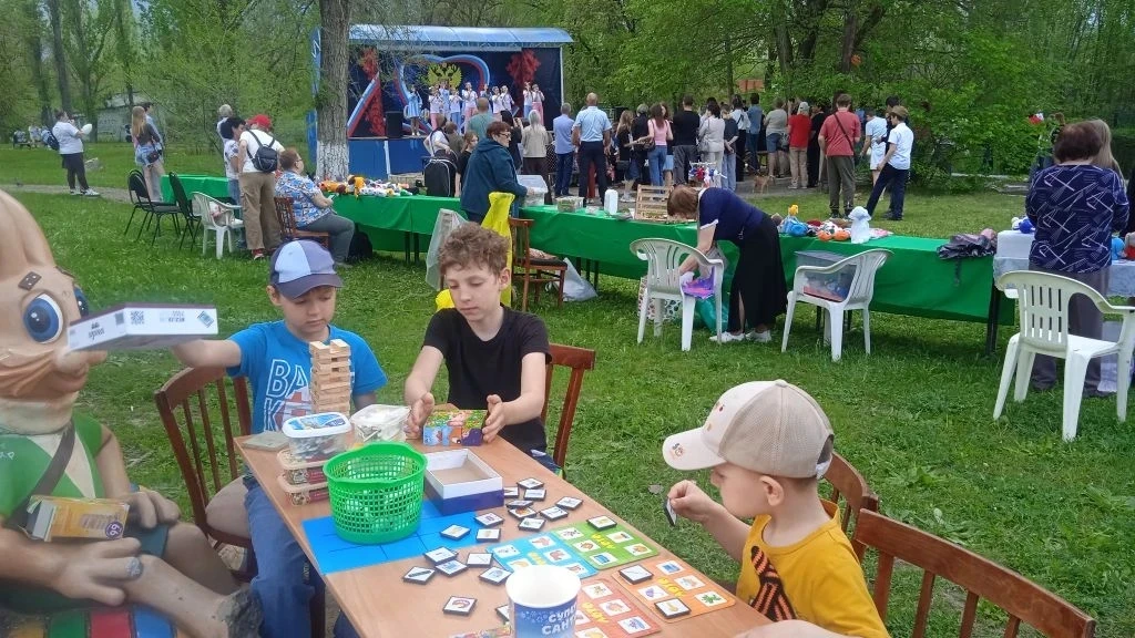 9 мая, в рамках городского праздника "Дети поют о Победе", библиотеки города организова...