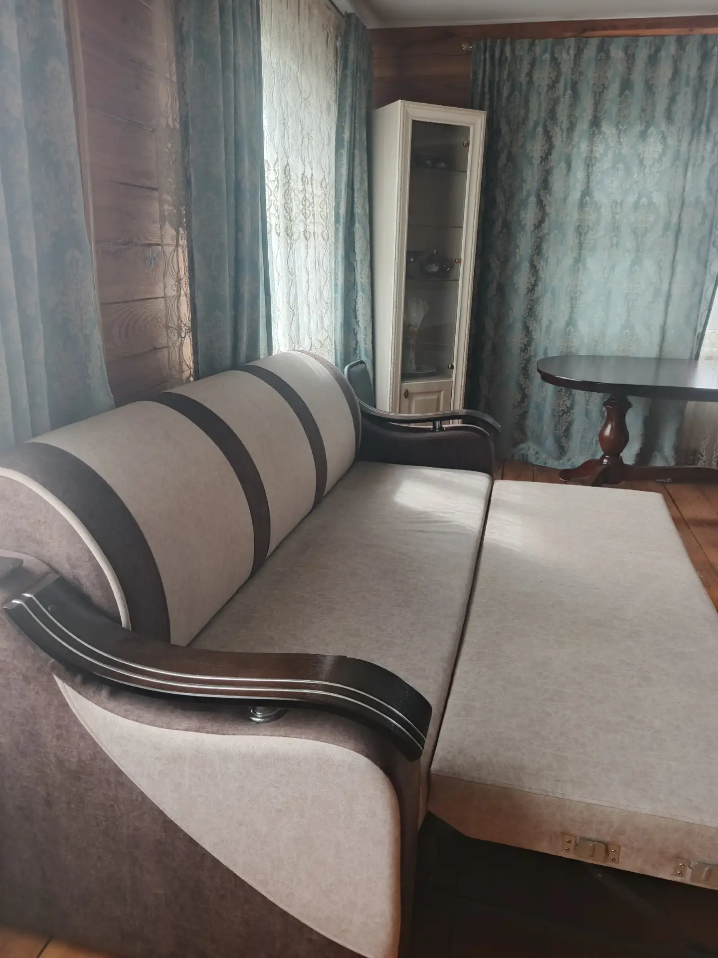 Продаю диваны с железным каркасом 89824081669