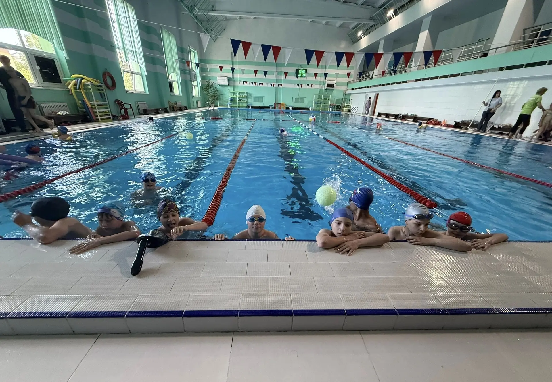 🏊‍♀️В июне и июле обучающиеся Центра «Созвездие» посещали спортивно-оздоровительный комплекс «Локом