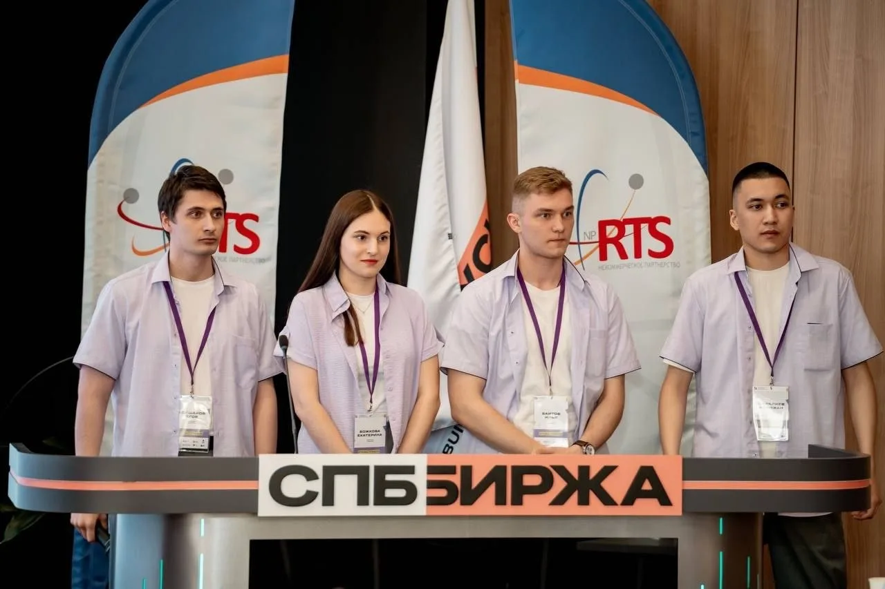 От идеи до победы: студенты ИнЭУ УрФУ выиграли всероссийский форсайт 🏆

Пять месяцев работы, десятк