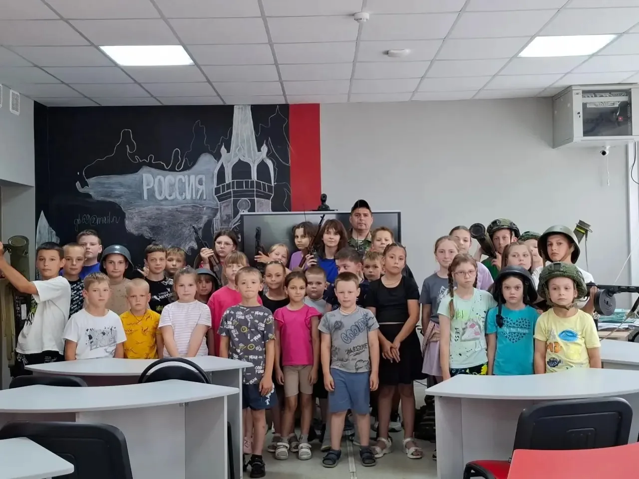 🇷🇺15 июня 2026 года для воспитанников пришкольного лагеря "Дружба" прошел урок Мужества с участник