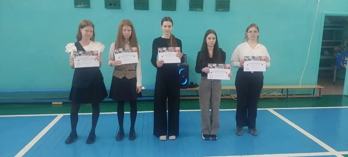 До новых встреч, школа!🏫   ✨В МАОУ СОШ №6 города Южно-Сахалинска прошли  торжественные линейки, посв
