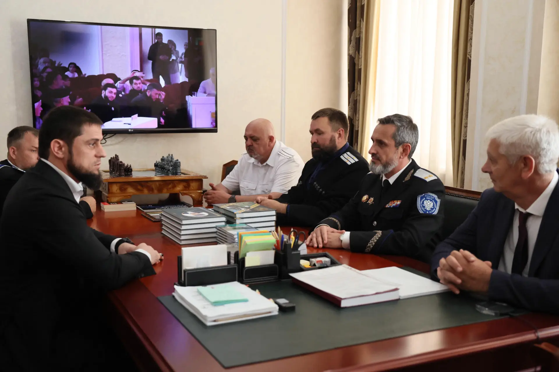 В Грозном состоялась рабочая встреча Виталия Кузнецова и Ахмеда Дудаева

Заместитель полномочного пр