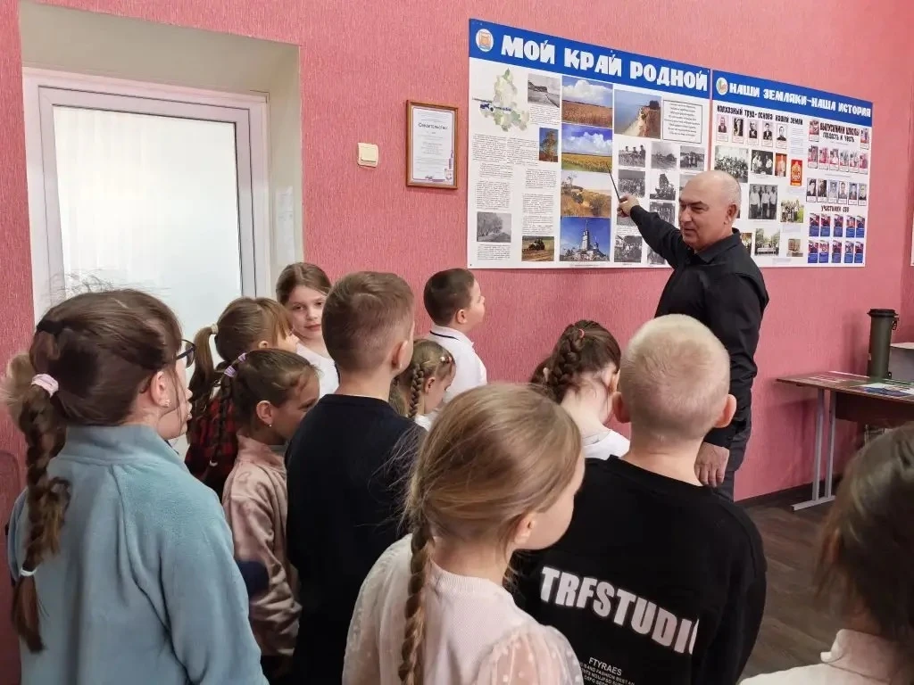 🕊️ Орлята-хранители: первые шаги в истории  Ученики 1Г и 1Б классов приняли участие в занятии по тре