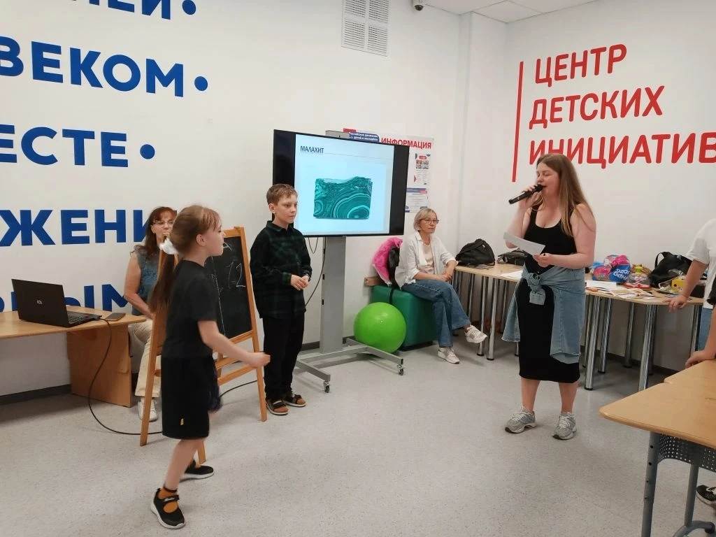 Игра самоцветов💎💎💎

Сегодня в нашем лагере собрались настоящие знатоки! Две замечательные команды