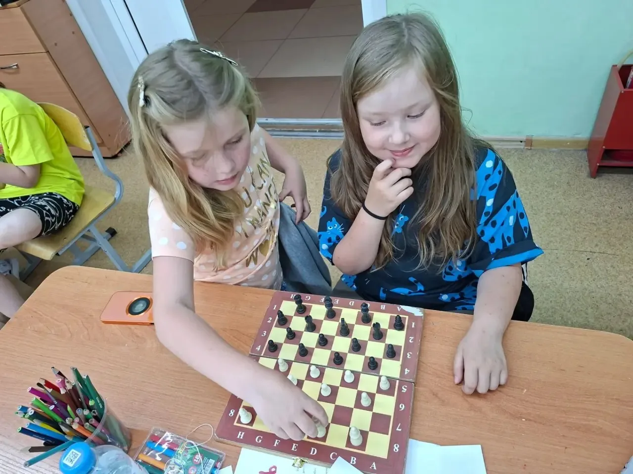 🏖️ Лето, лагерь! Играем! 🎲

Наш отряд знает, чем заняться! 💪

⚔️ Шахматы — битва умов и стратегий