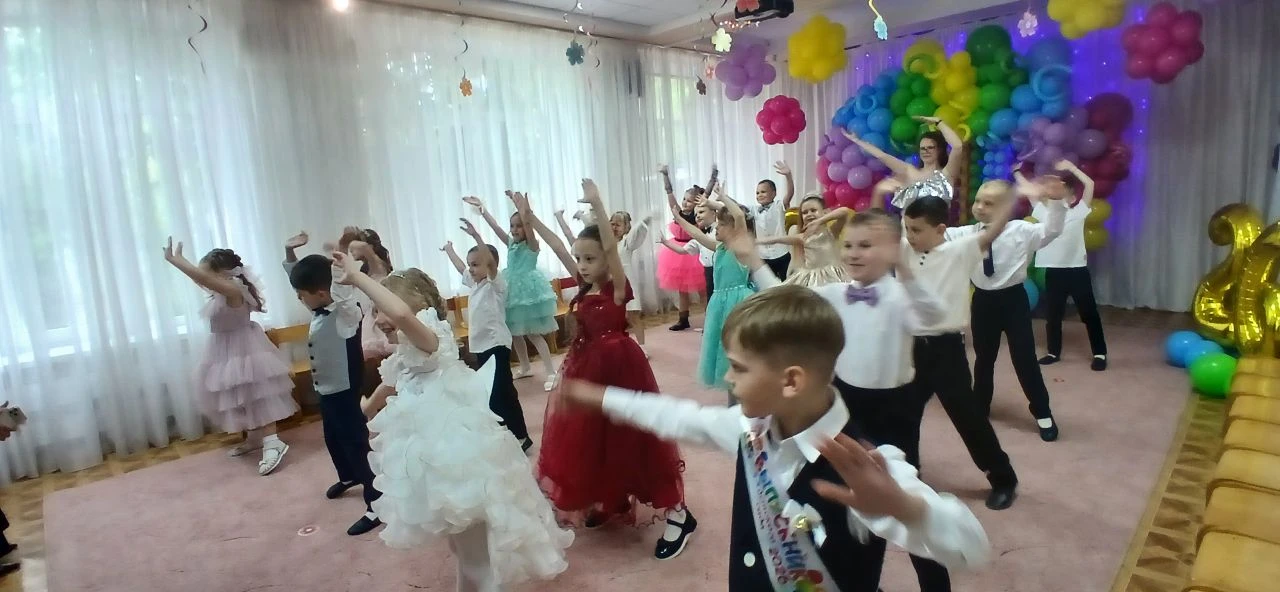 🎉28 мая прошёл последний в этом учебном году выпускной бал в нашем детском саду в подг...