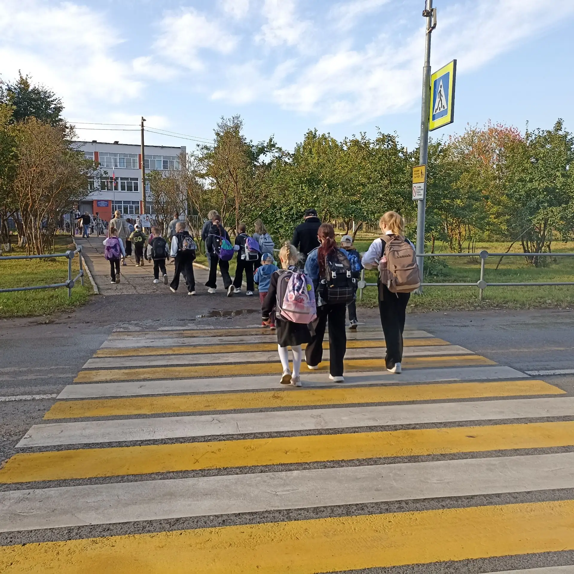 У школы обновлен пешеходный переход