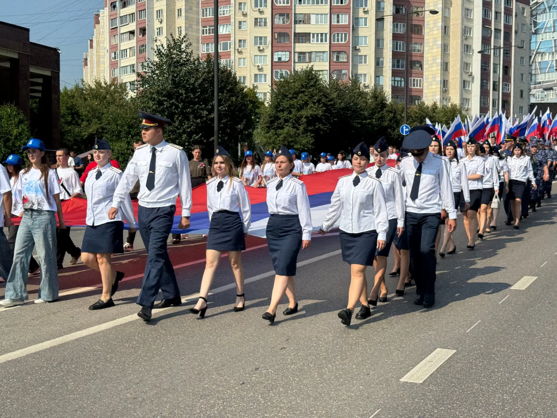 🇷🇺 Единство, гордость и любовь к Родине — в трех главных цветах.  В регионе отмечают ...