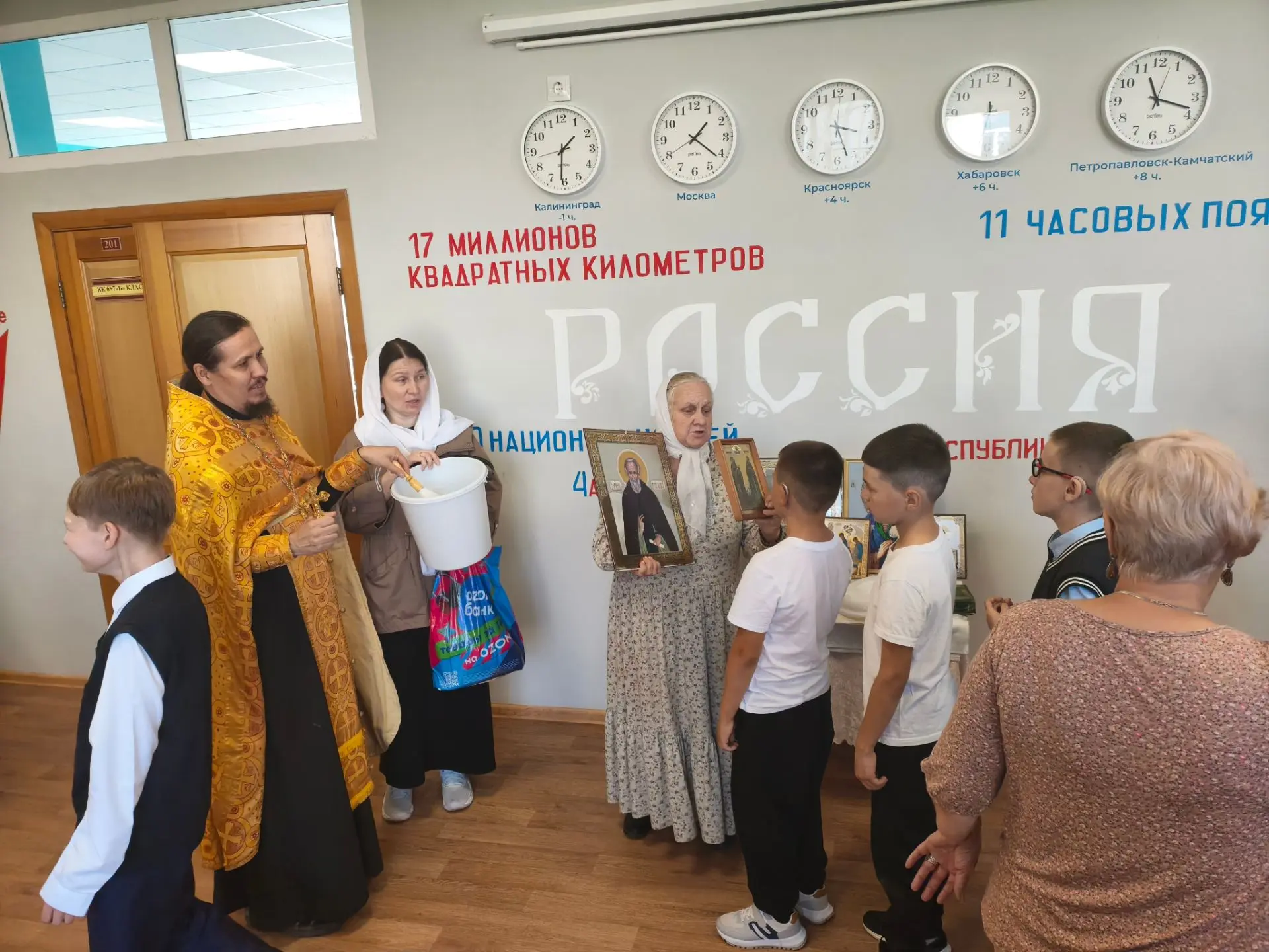 3 сентября в нашей школе был совершён традиционный молебен об учащих и учащихся.