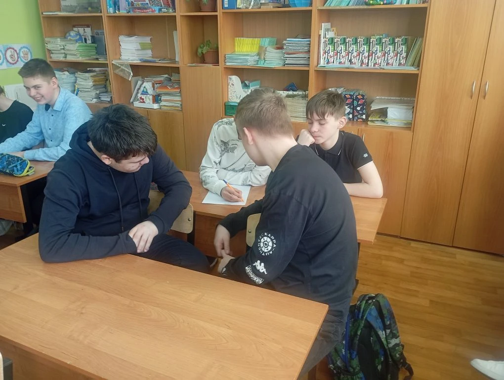 А вы хорошо знаете «секреты» своего языка? 🤔  На днях ученики 8В класса отправились в захватывающее 