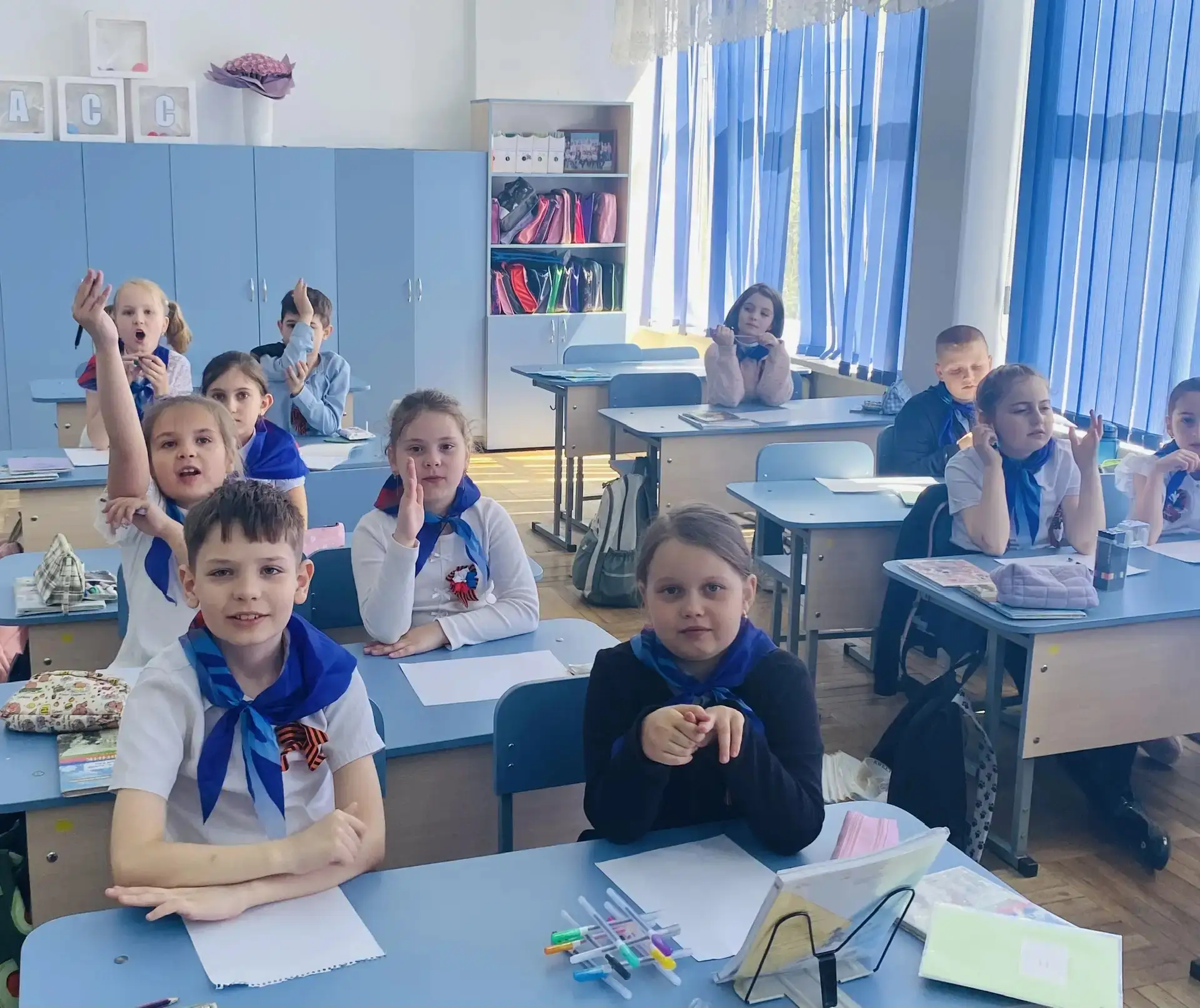 "Мир!Труд!Песни!" под таким девизом прошла увлекательная программа для Орлят России из 2А класса. По