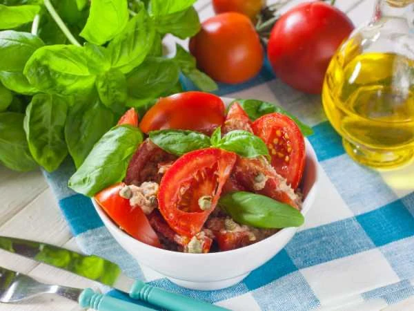 🐟 Салат с красной рыбой и помидорами