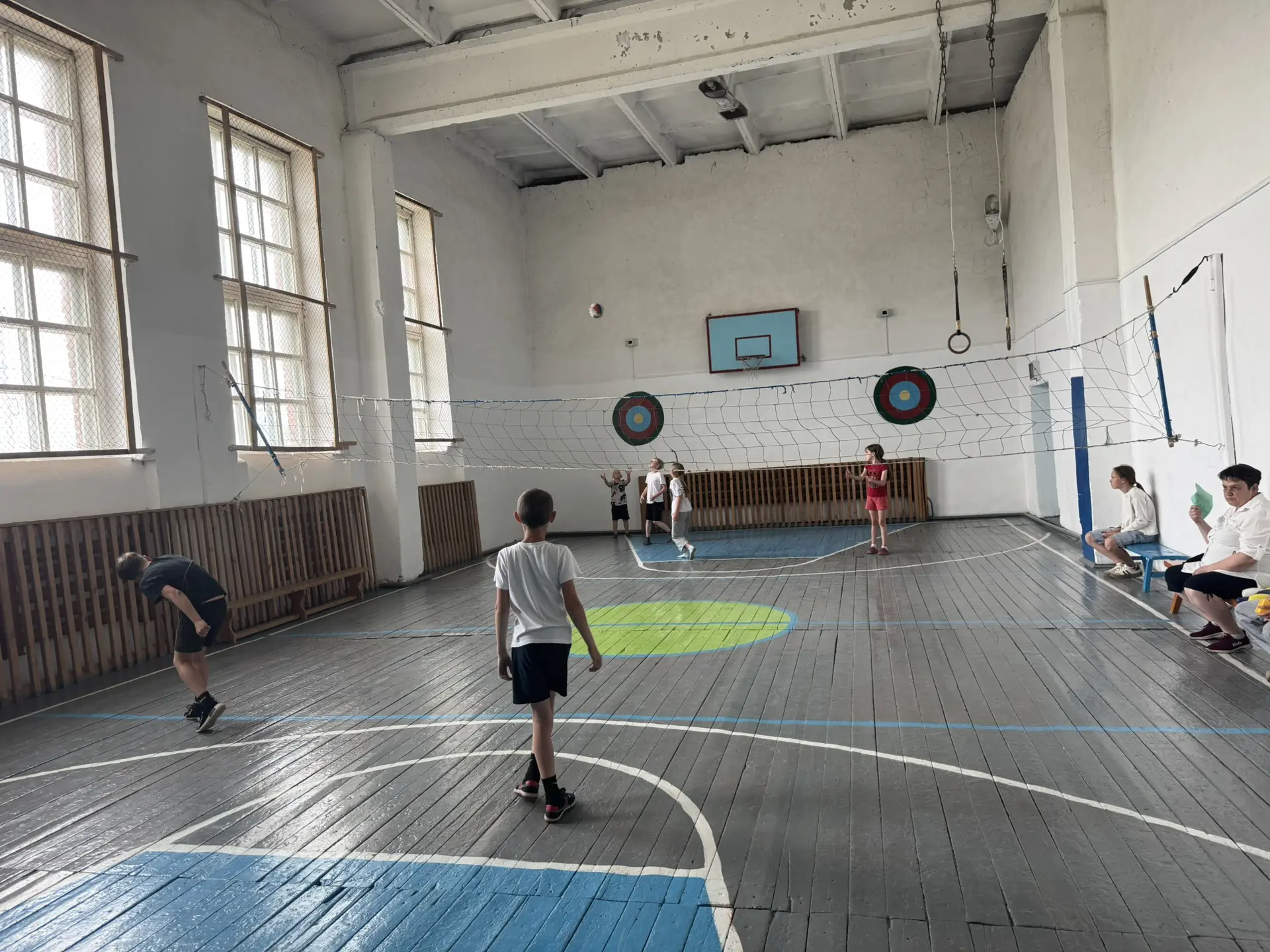 🏐Пионербол — заряжает!                       ⚡️Сегодня ребята с пришкольной площадки посетили наш с