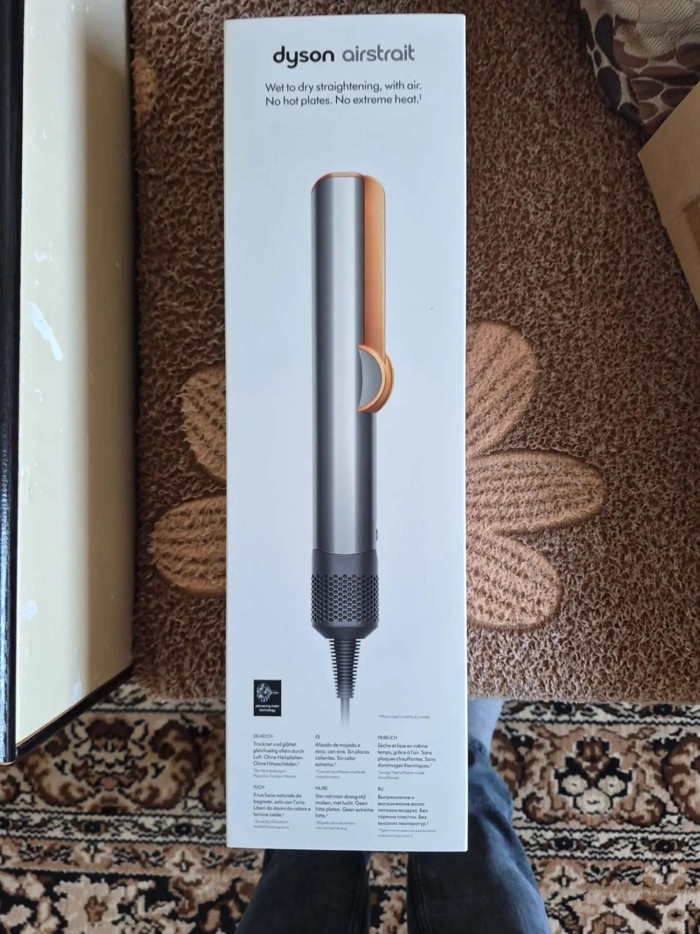 Продам Выпрямитель для волос Dyson Airstrait HT01цена 28.000 оригинальный, купленный в днс
