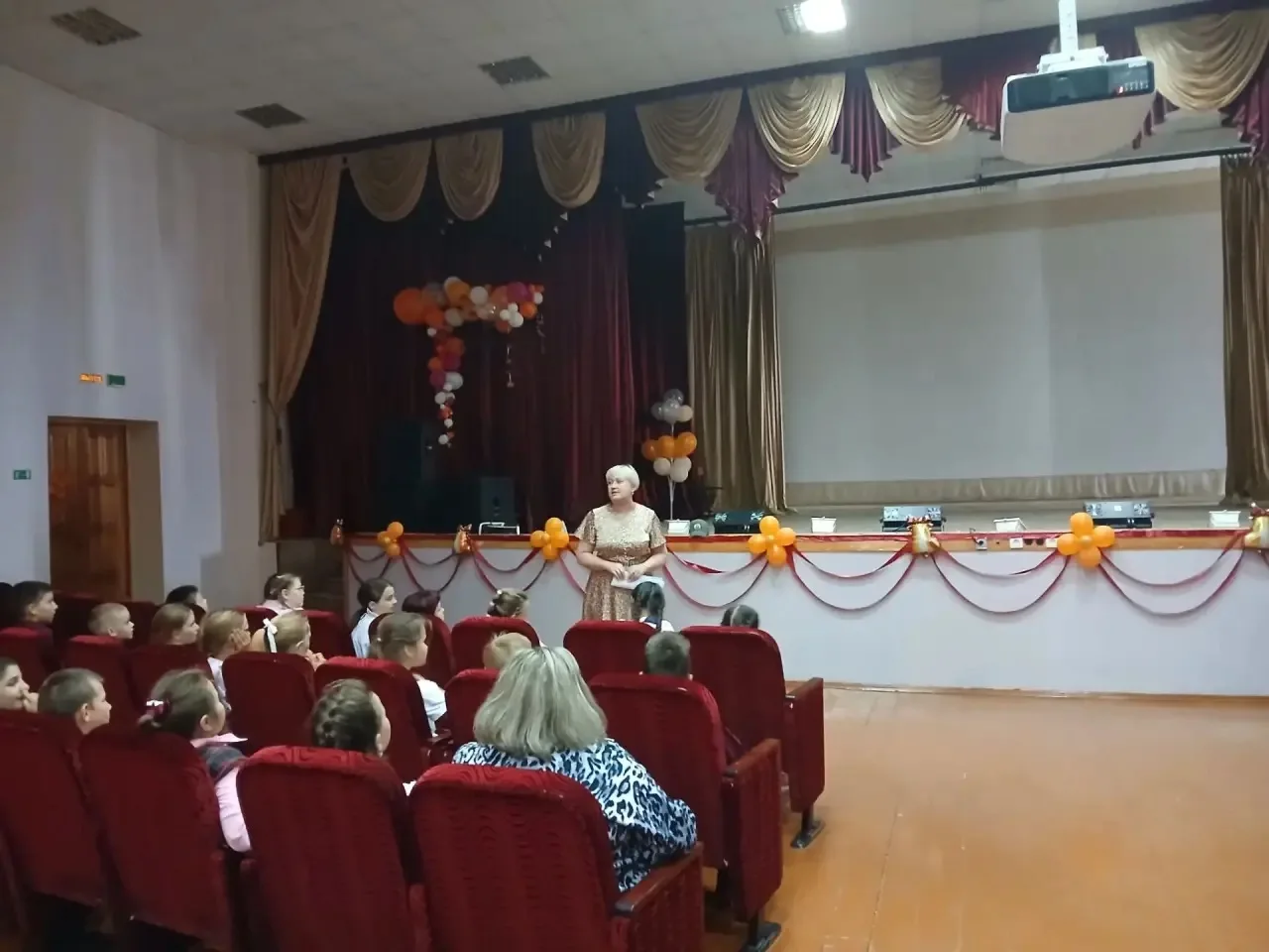 Учащиеся 3-х и 4-х классов приняли участие во Всероссийской акции "По следам героев" . ...
