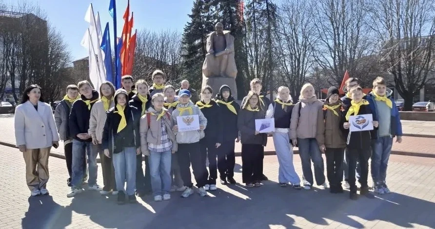 Дорогами Победы 🇷🇺  Учащиеся 6Б, 7В и 8Б классов отправились в познавательное путешествие по памятны