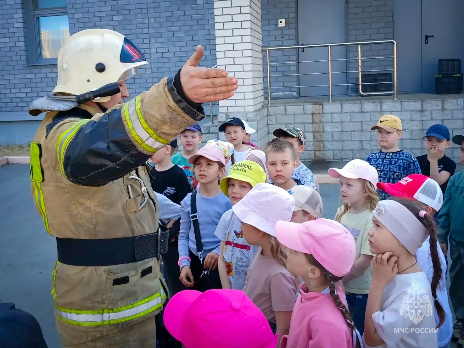 🚒Огнеборцы в гостях у малышей: праздник безопасности в детском саду № 119  Сотрудники 105-й пожарно-