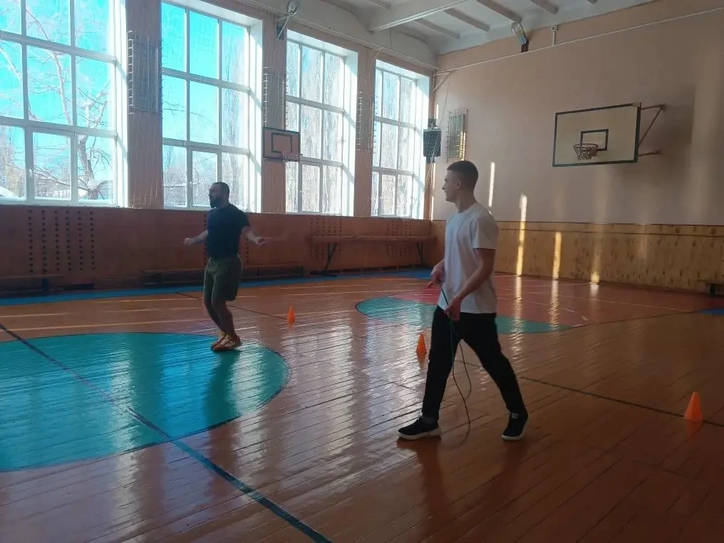 Спортивный праздник «Вместе с отцом — я молодцом!» прошел на ура! 💪  Вчера в стенах нашей школы было