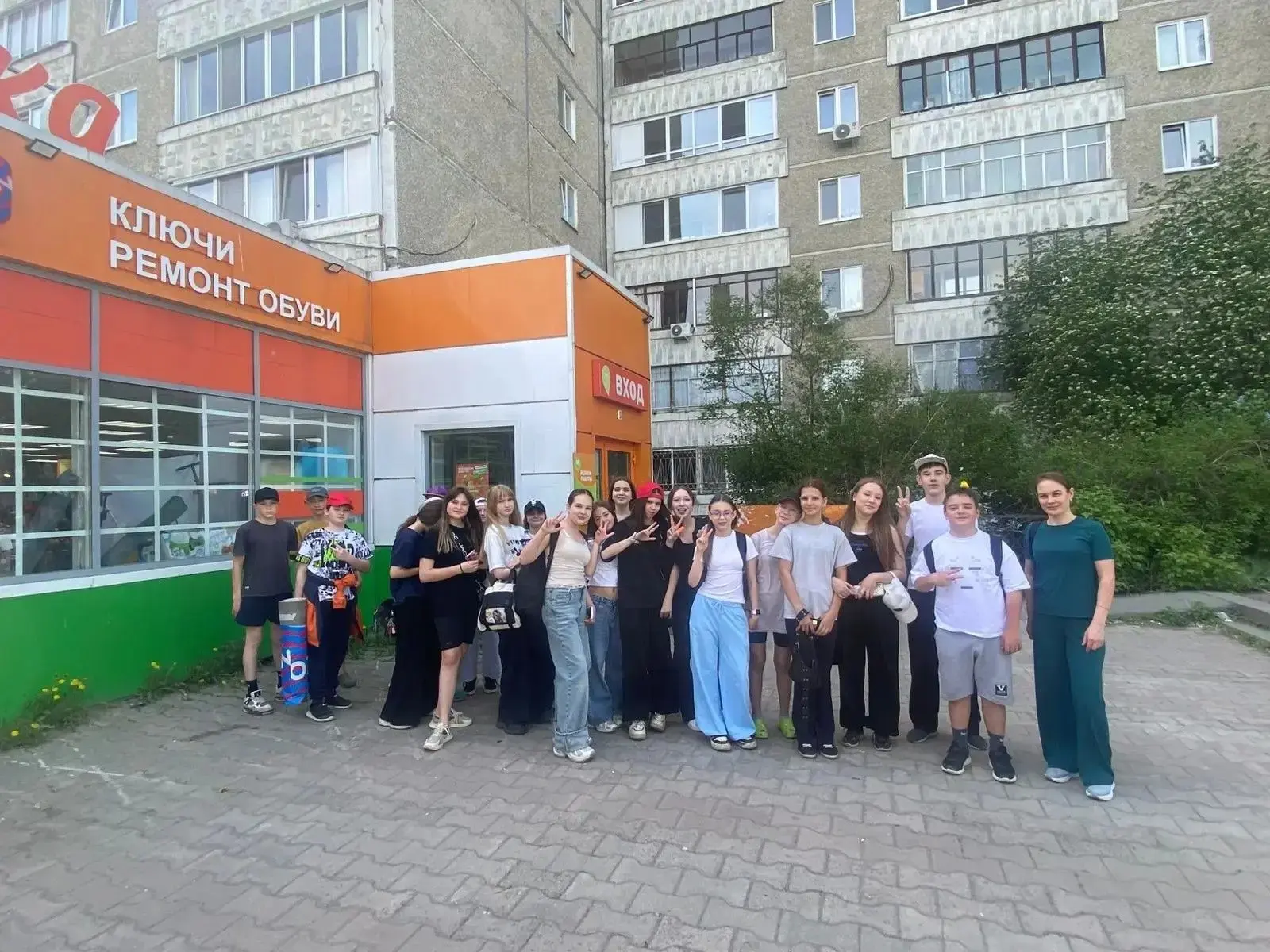 🛑Ученики 6 «Б» класса шумно и весело отметили окончание учебного года на Верх-Исетском пруду. 🔥Ребят