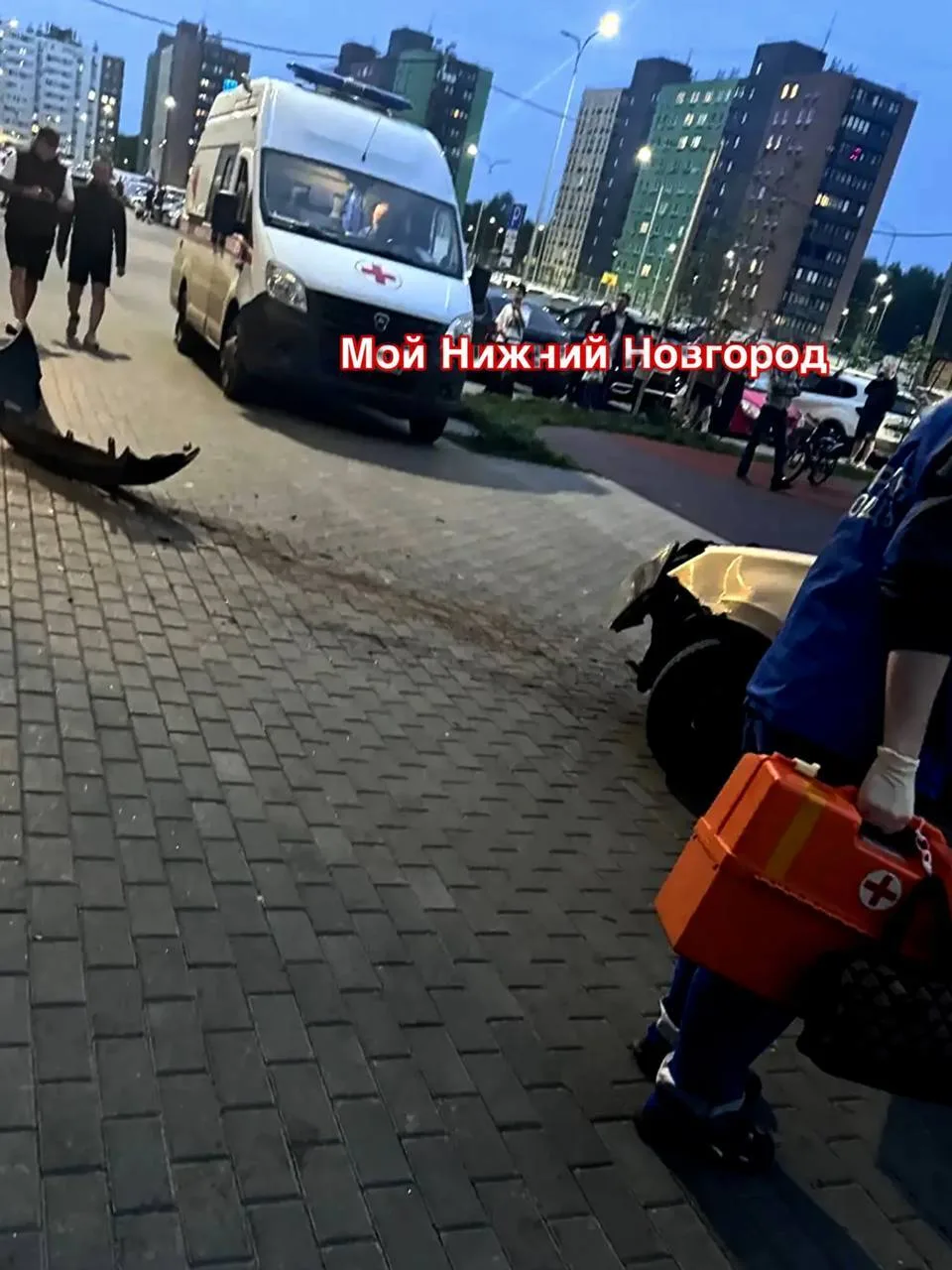 🚨 Трагедия в Нижнем Новгороде: водитель умер за рулем в ЖК «Торпедо»  У мужчины случился инсульт во 