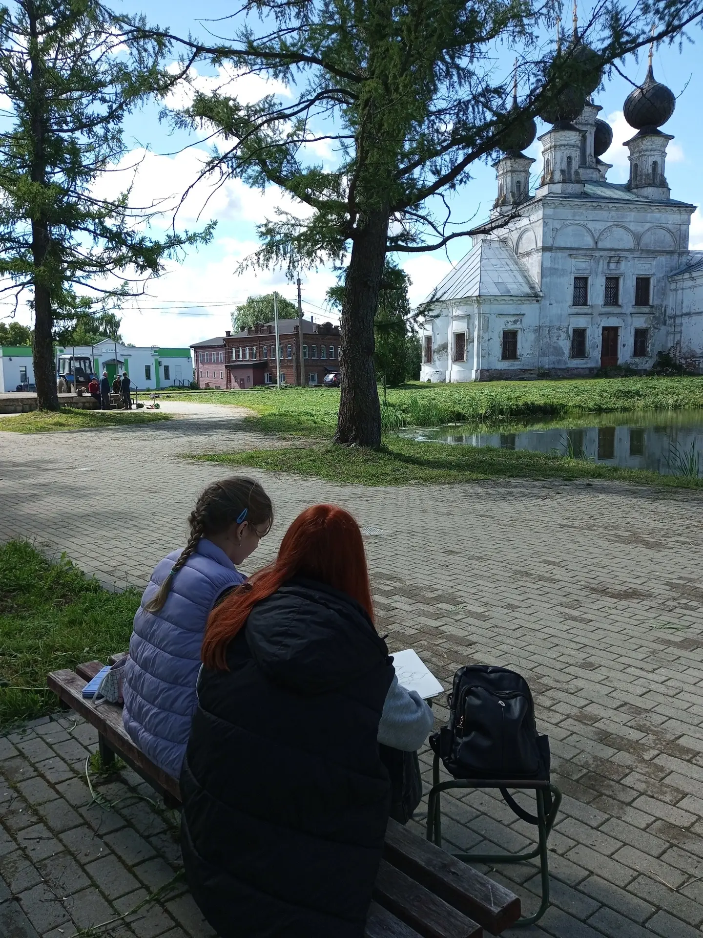 Сегодня погода нас порадовала 🌞🌞🌞 и юные художники отправились на пленэр! Учащиеся 6...