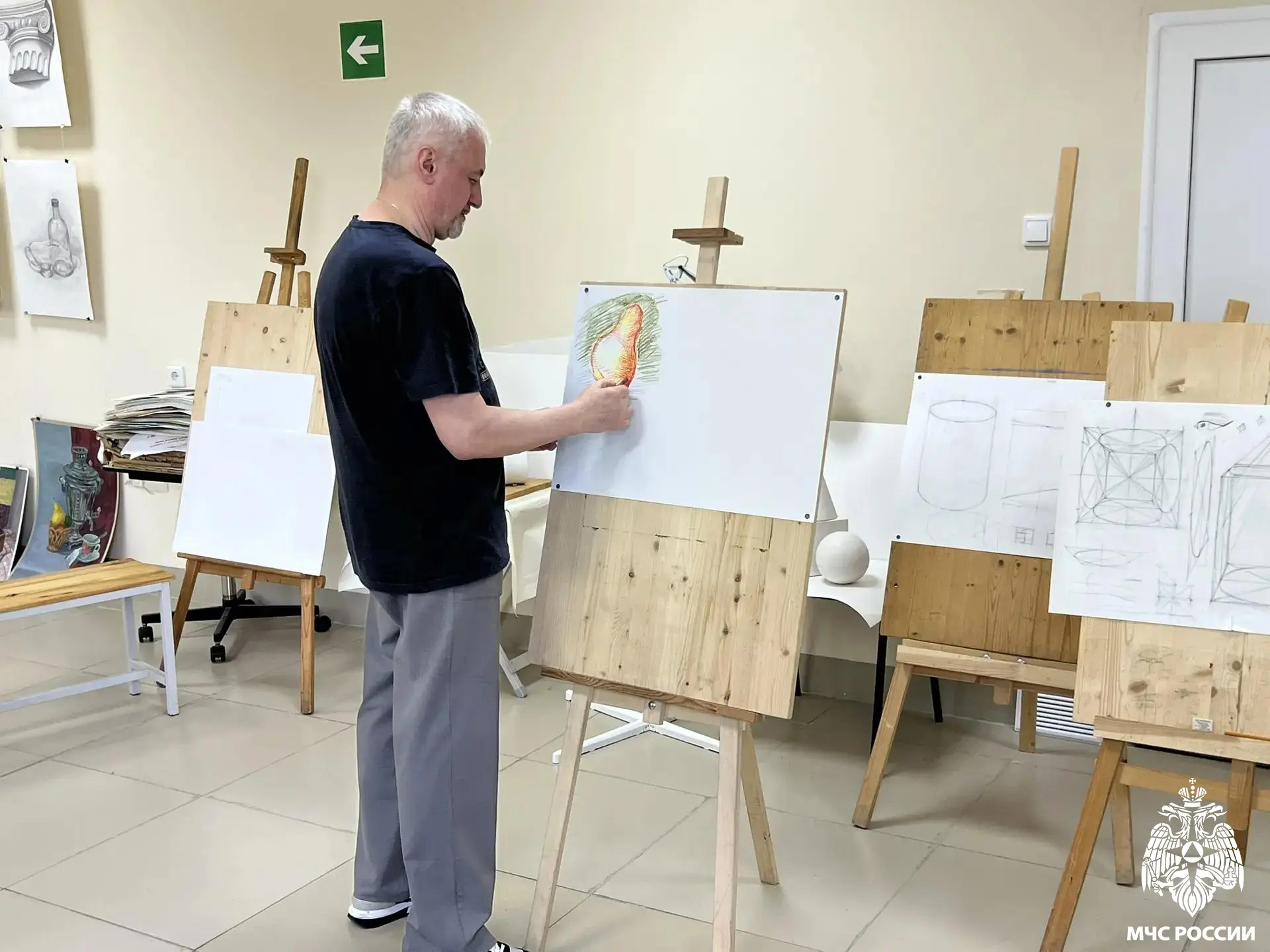 ✏️ Основы пастельной живописи: мастер-класс для обучающихся академии

🔹 Обучающиеся академии принял