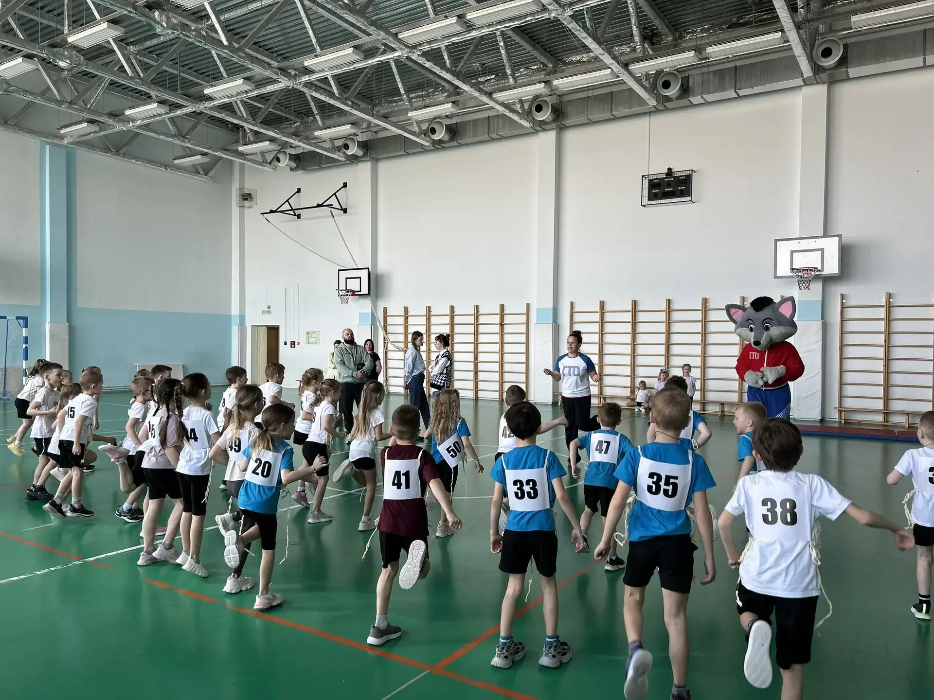 🏅 Спорт начинается с детства!   Наша школа превратилась в настоящий центр чемпионов. К нам в гости п