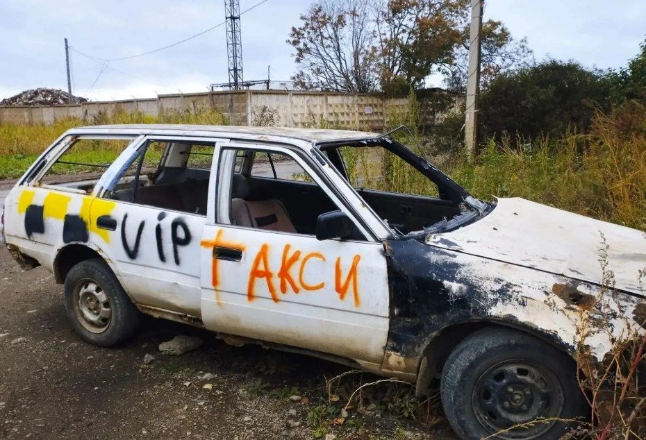 🚙Владельца брошенного "Vip такси" ищут в Корсакове