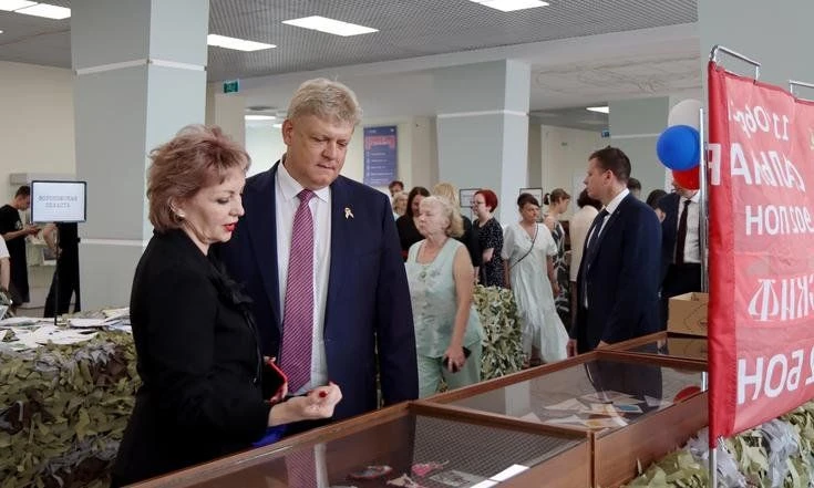 Полпред: «Те, кто пишет письма бойцам, делают большое и важное дело»

Полномочный представитель През