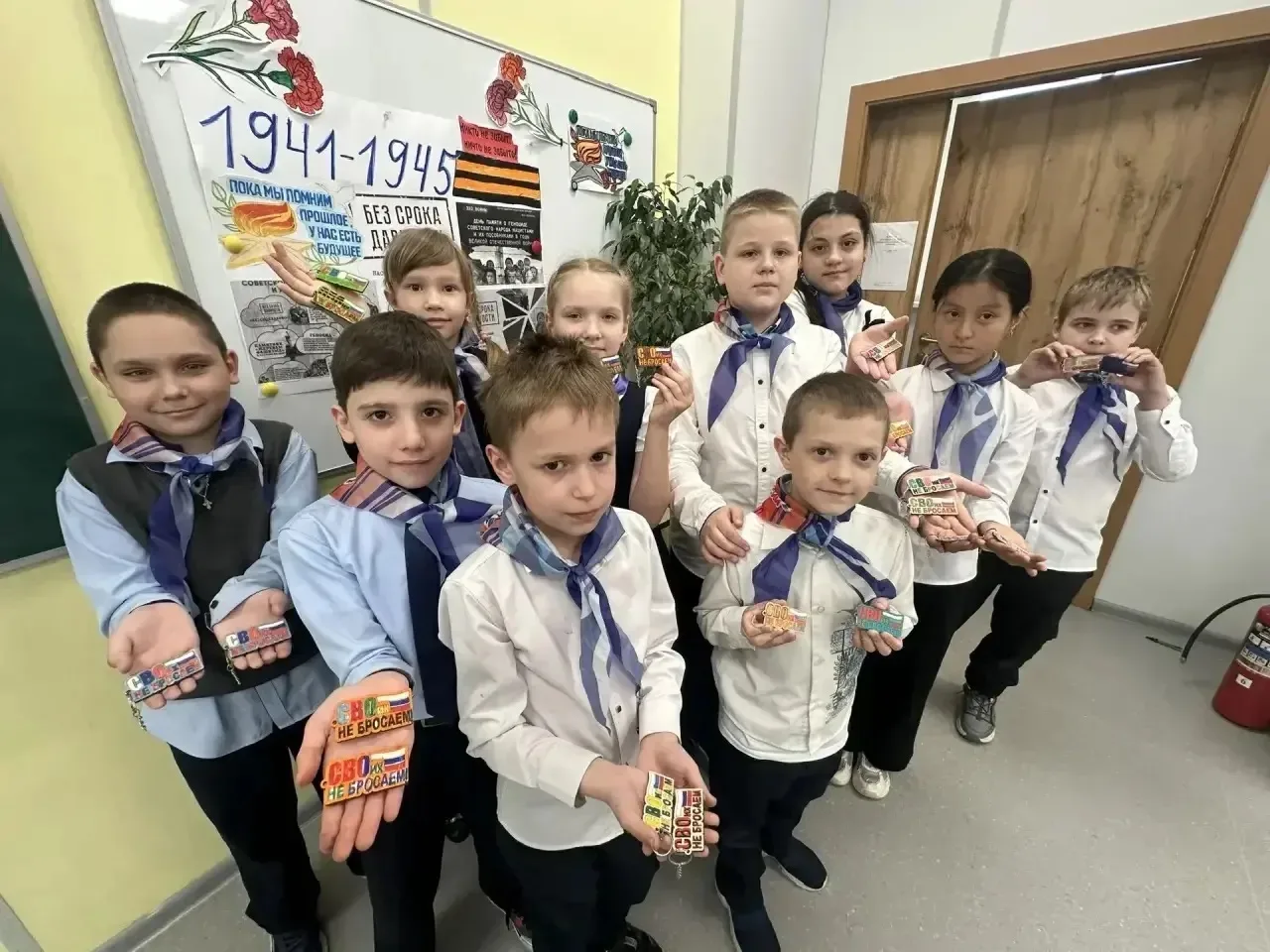 ✨Вместе к Победе: 3 «А» класс поддержал бойцов СВО  🤲🏻Ученики 3 «А» класса, в преддверии 9 мая, орга