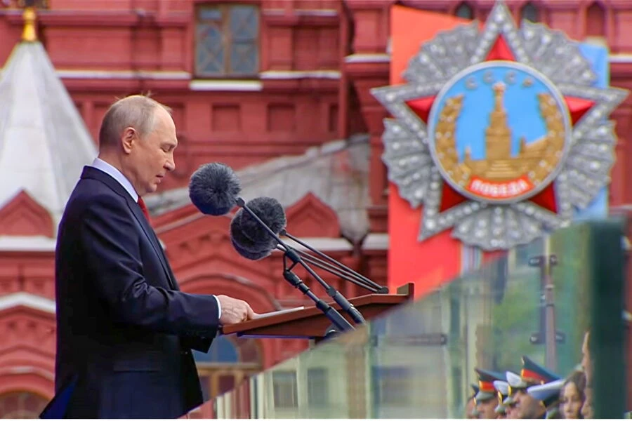 Парад в Москве - триумф России и траур украинских инфопомоек...  Глядя на парад в Москве и в других 