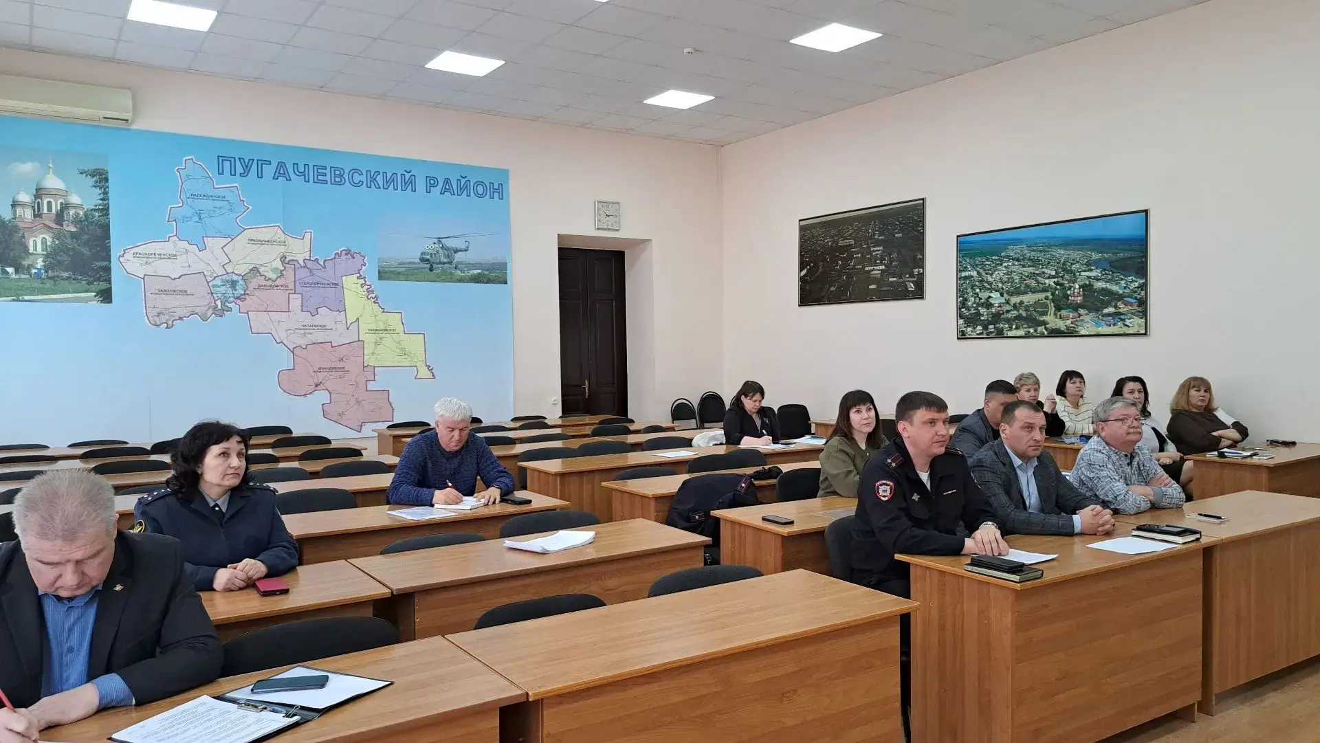 Сегодня провел очередное заседание комиссии по профилактике правонарушений, на котором ...