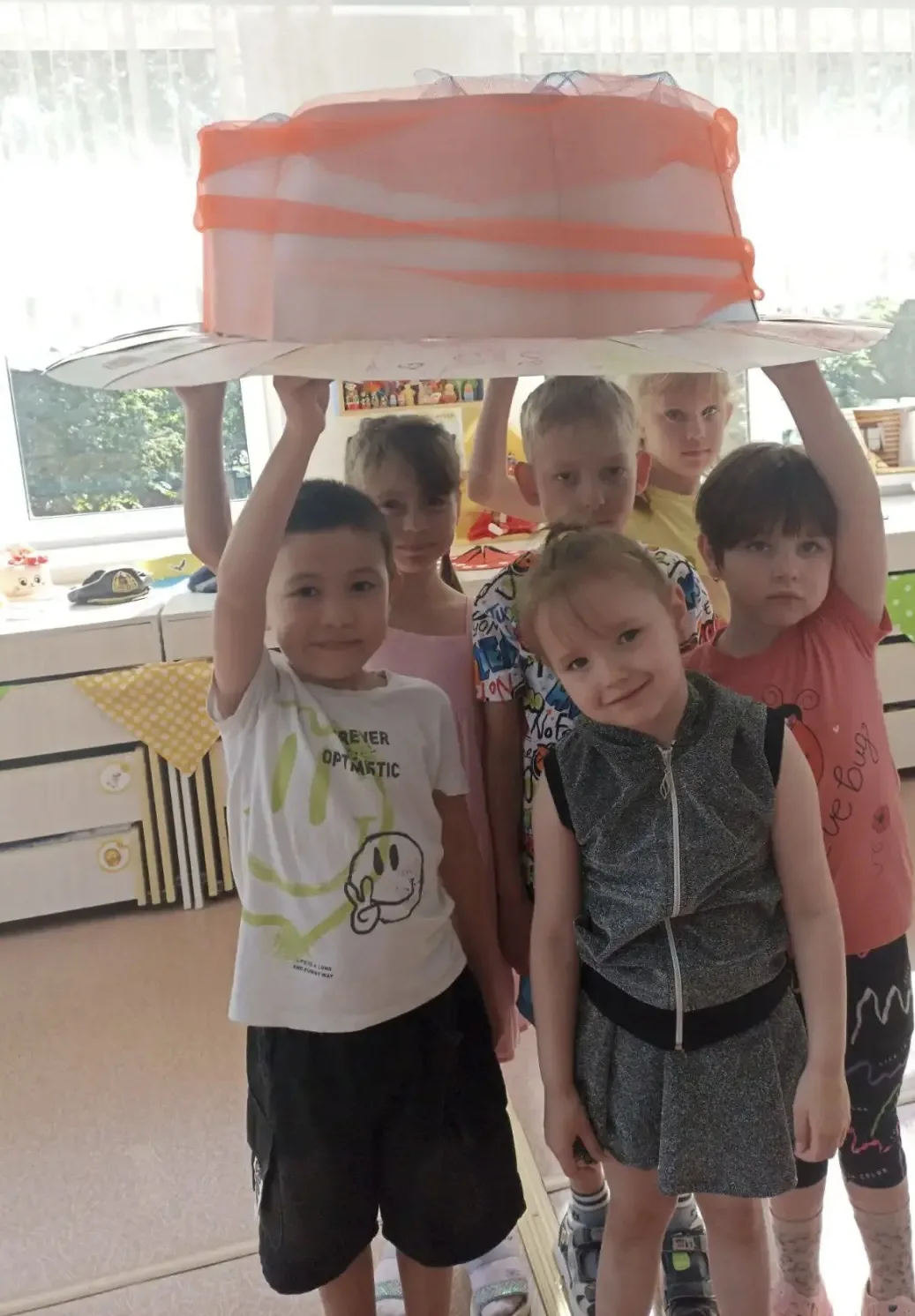 В группе 😊Улыбка😊 прошёл невероятно яркий и познавательный день — День головных уборов👒

Ребята с
