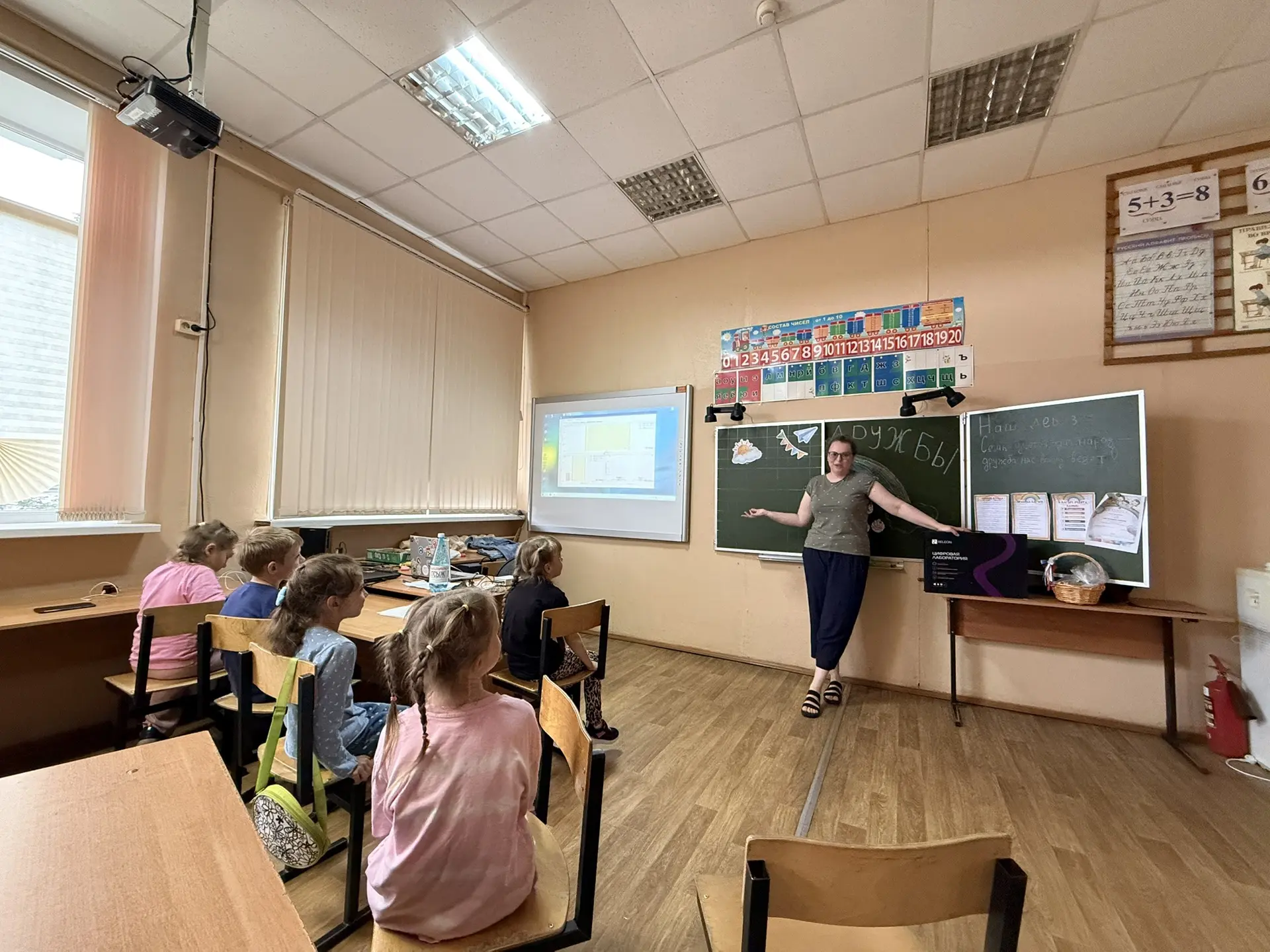 Сегодня наш лагерь посетила учитель-биолог Анастасия Александровна
Сегодняшний день в лагере запомни