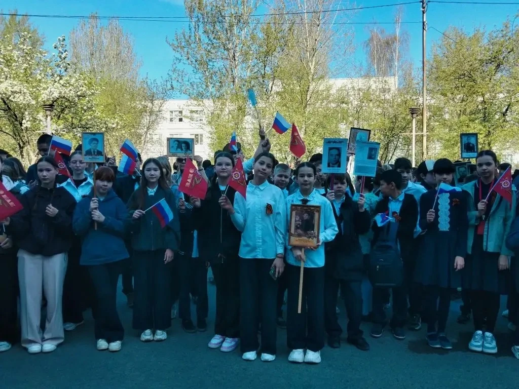 Связь поколений: «Бессмертный полк» в стенах школы №68 🇷🇺    Май — месяц великой памяти, гордости и 
