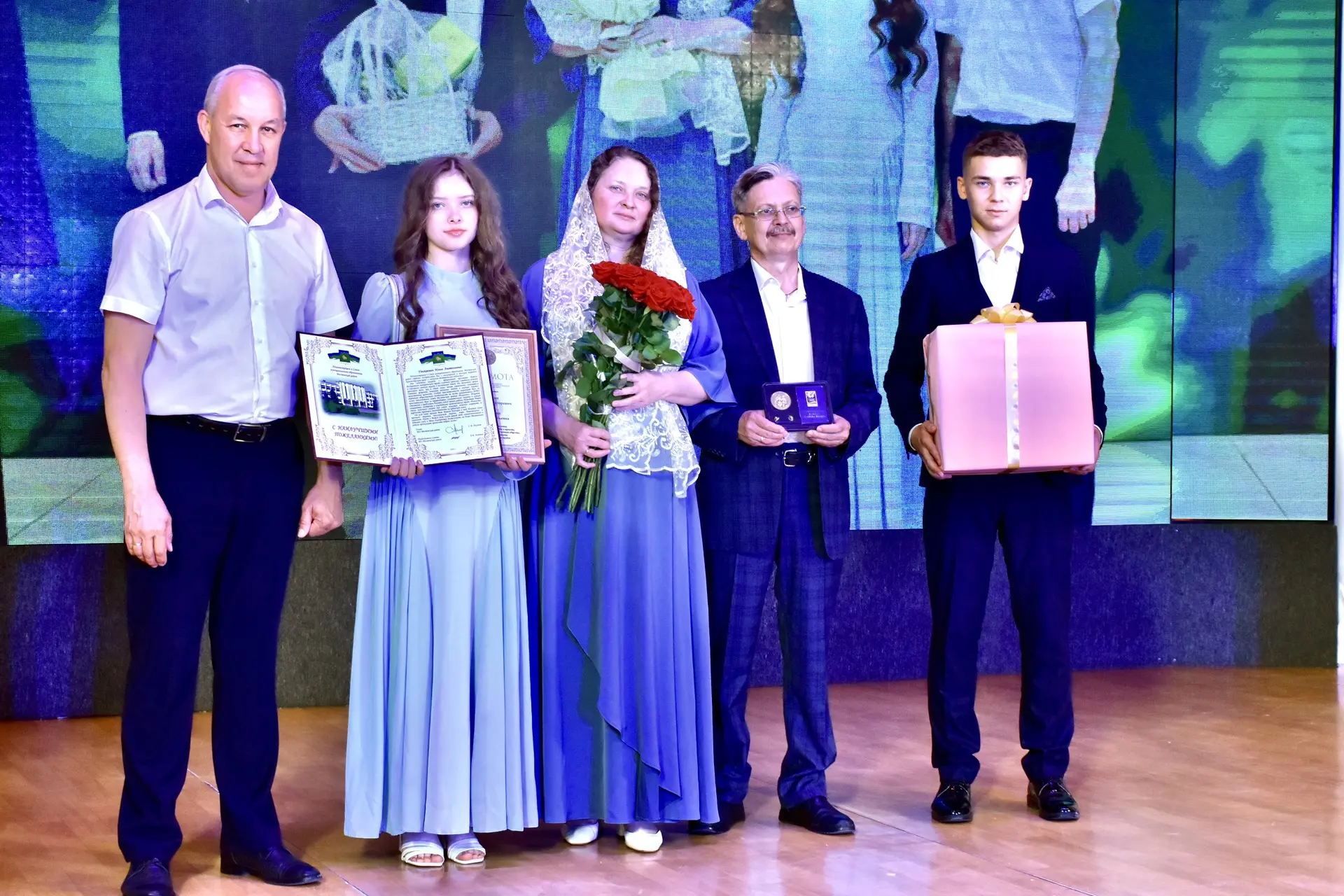 👨‍👩‍👧‍👦 9 июля поздравили семьи, в которых за последний год родился третий и последующий ребёнок